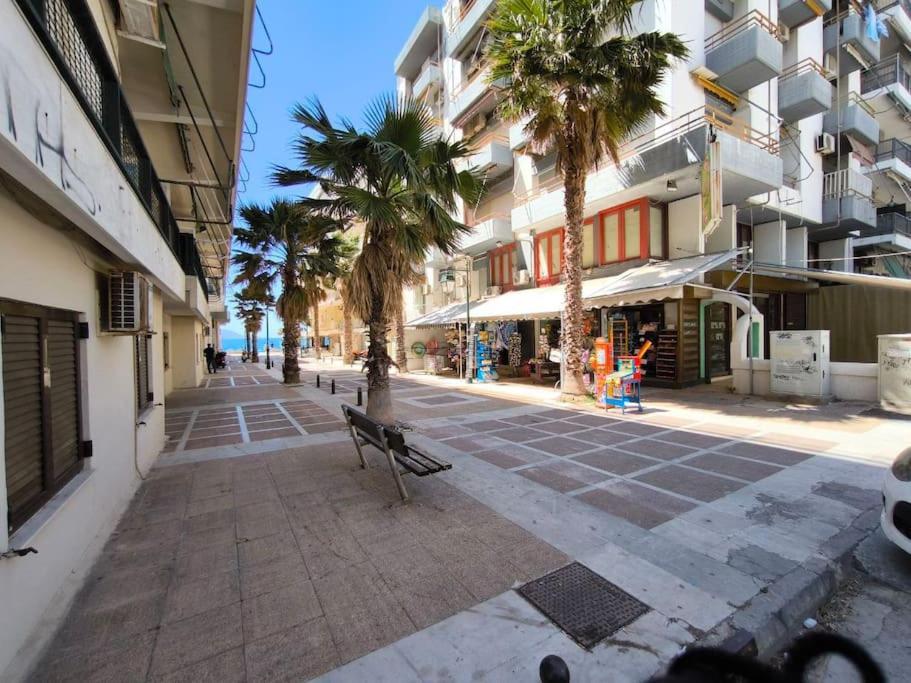 Apartment 50 Meters From The Beach Loutráki Exterior foto